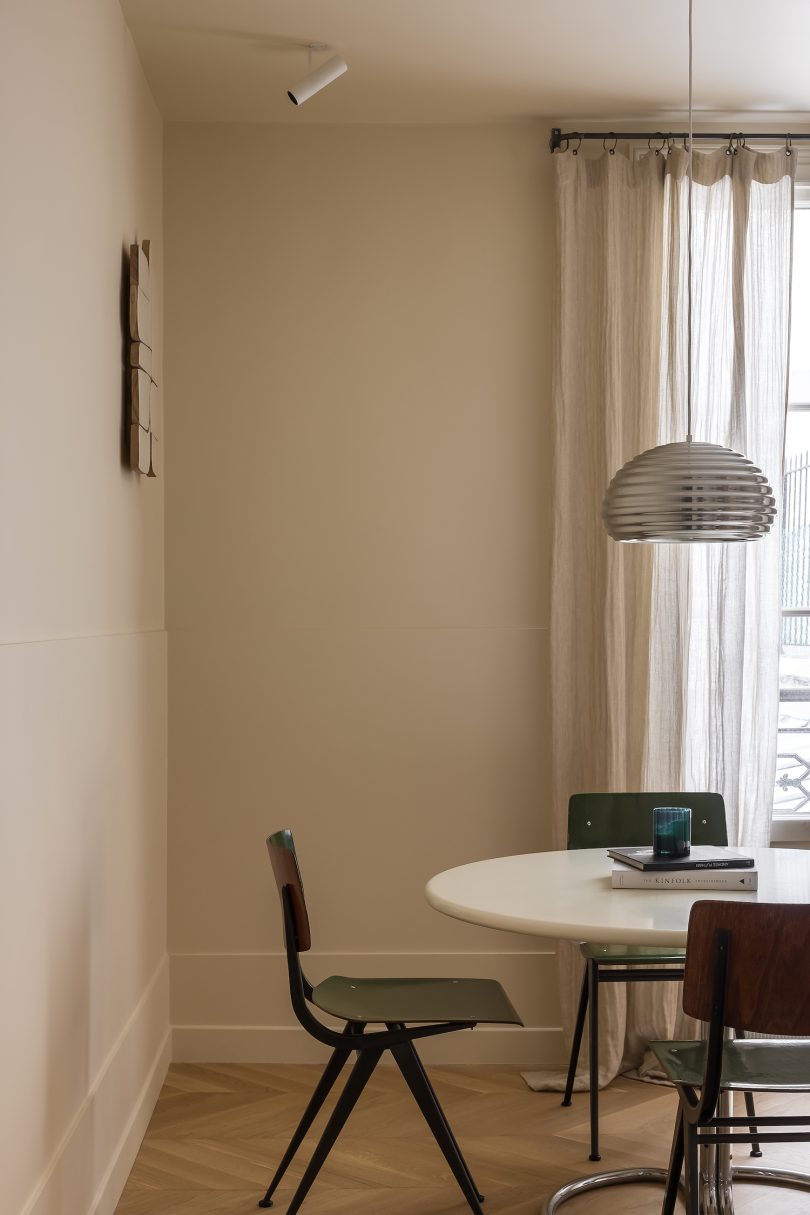 由Bella-Pia设计的极简公寓Jean Pierre Timbaud