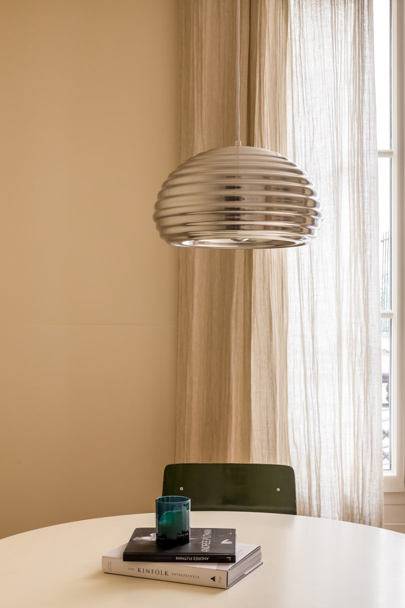 由Bella-Pia设计的极简公寓Jean Pierre Timbaud