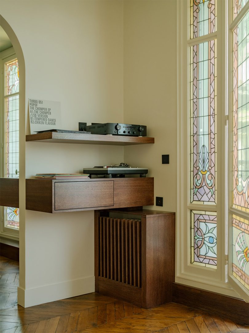 由Louis Denavaut设计的简约公寓Lunain Apartment