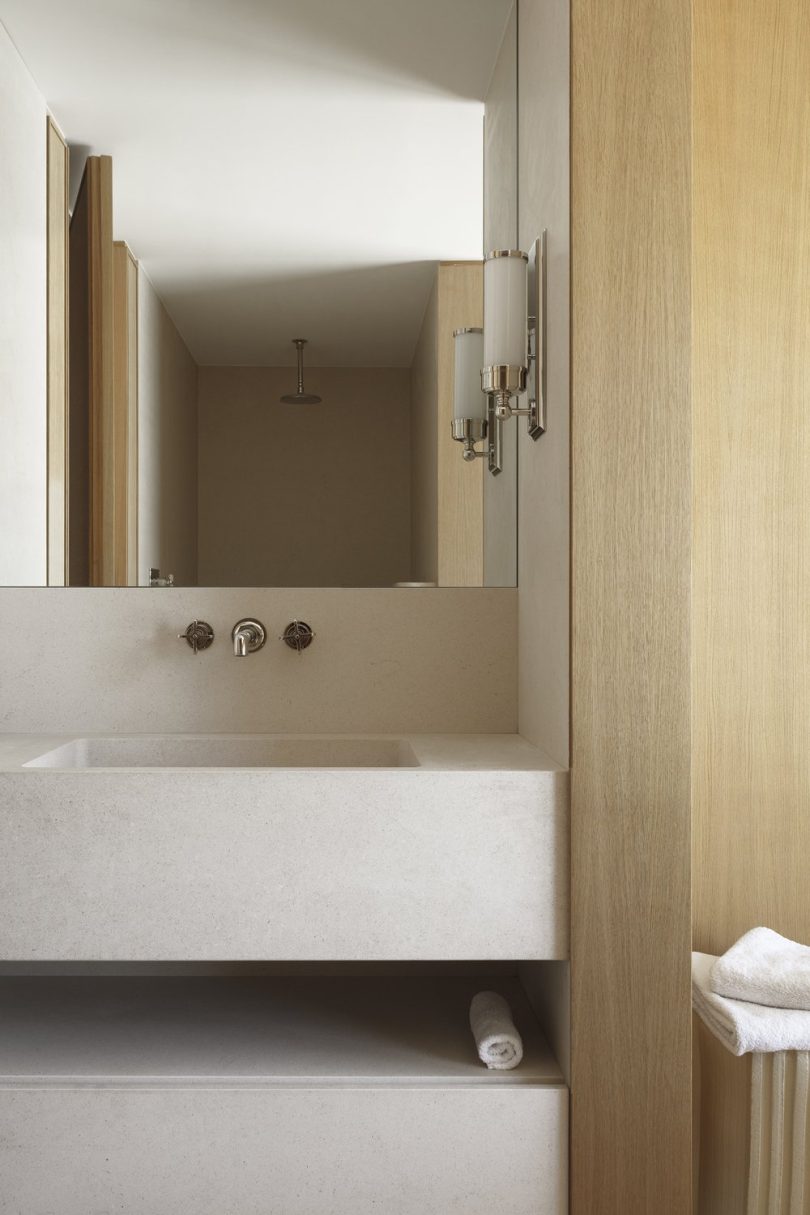 由AFTER BACH设计的极简空间Montaigne