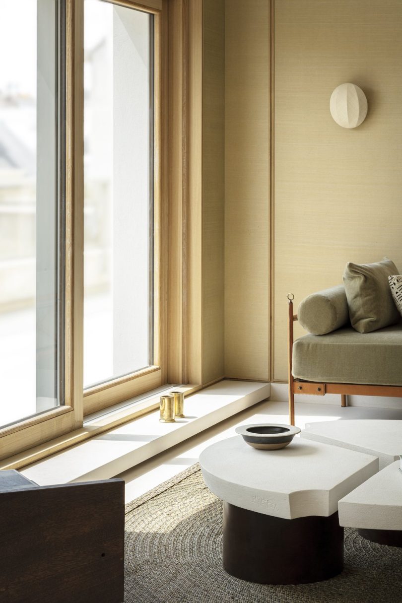 由AFTER BACH设计的极简空间Montaigne