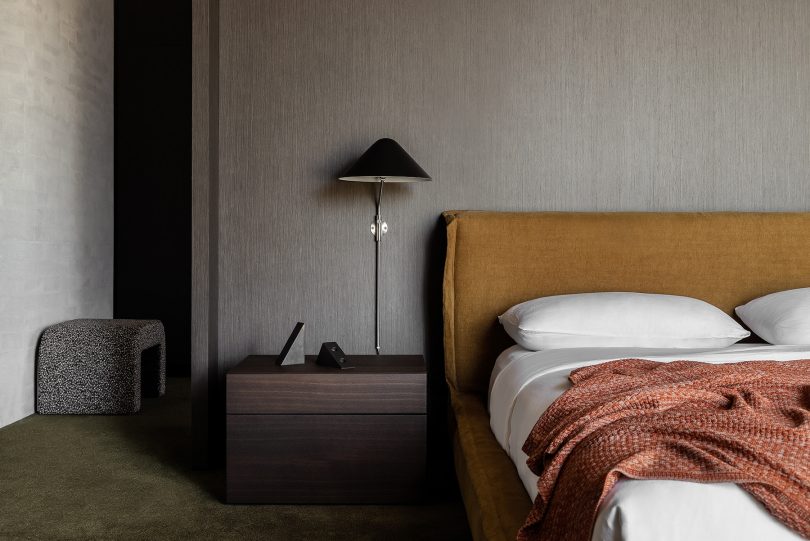 由GOLDEN设计的极简现代住宅Montfort House