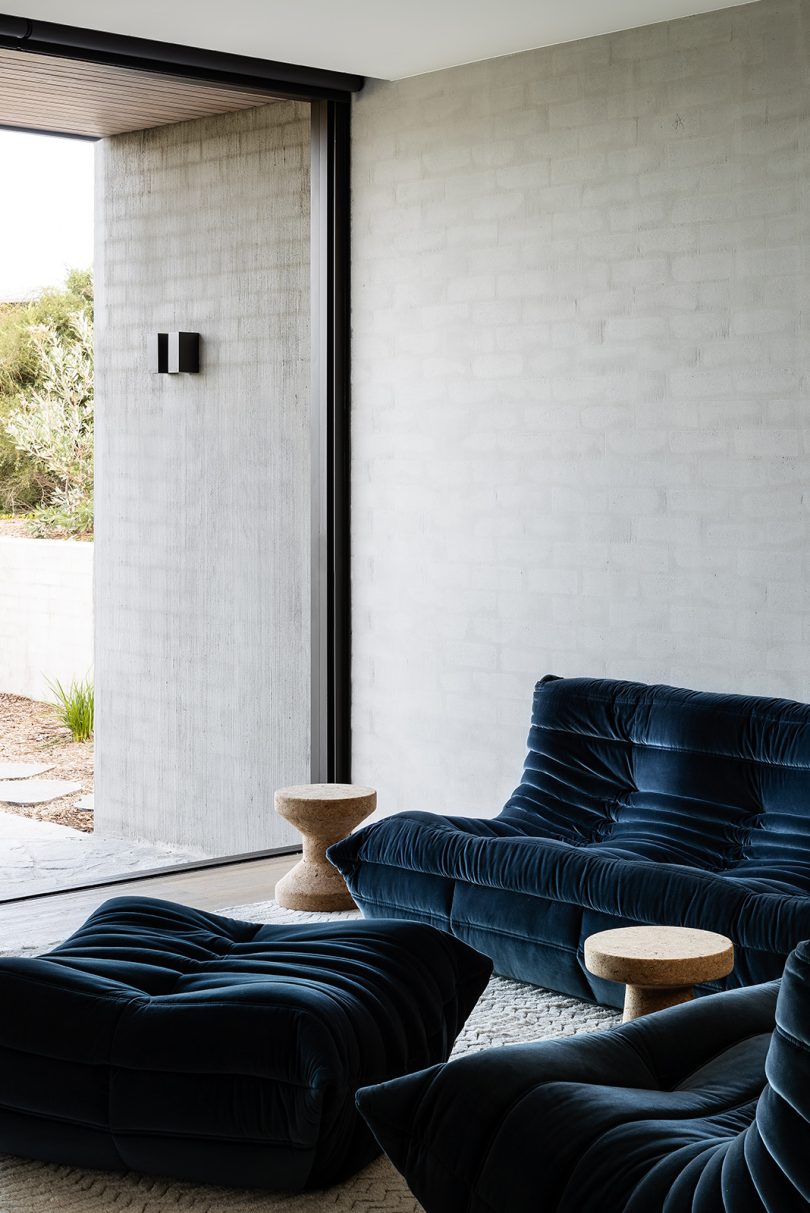 由GOLDEN设计的极简现代住宅Montfort House