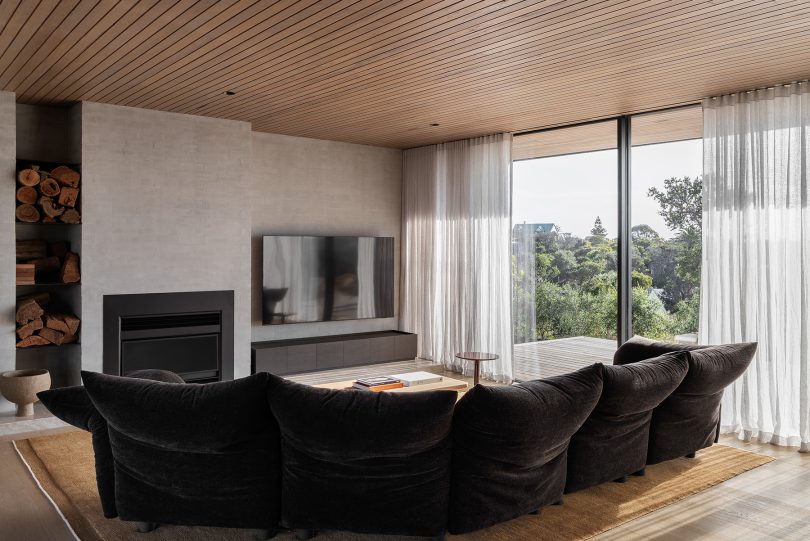 由GOLDEN设计的极简现代住宅Montfort House