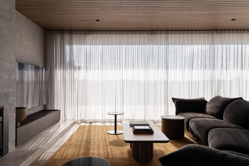 由GOLDEN设计的极简现代住宅Montfort House