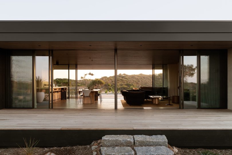 由GOLDEN设计的极简现代住宅Montfort House