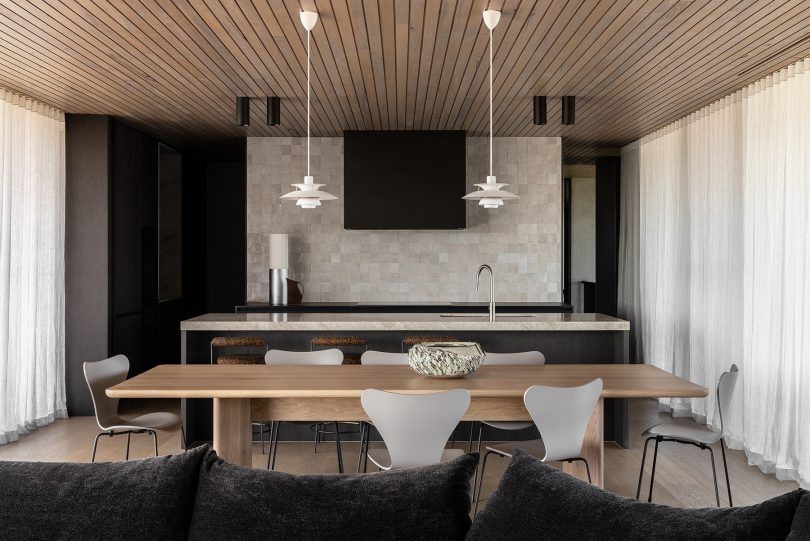 由GOLDEN设计的极简现代住宅Montfort House