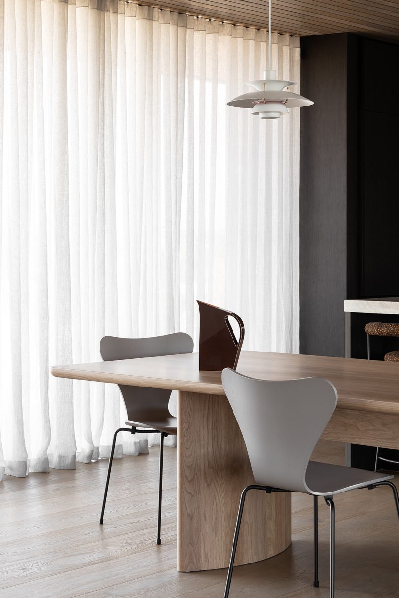 由GOLDEN设计的极简现代住宅Montfort House