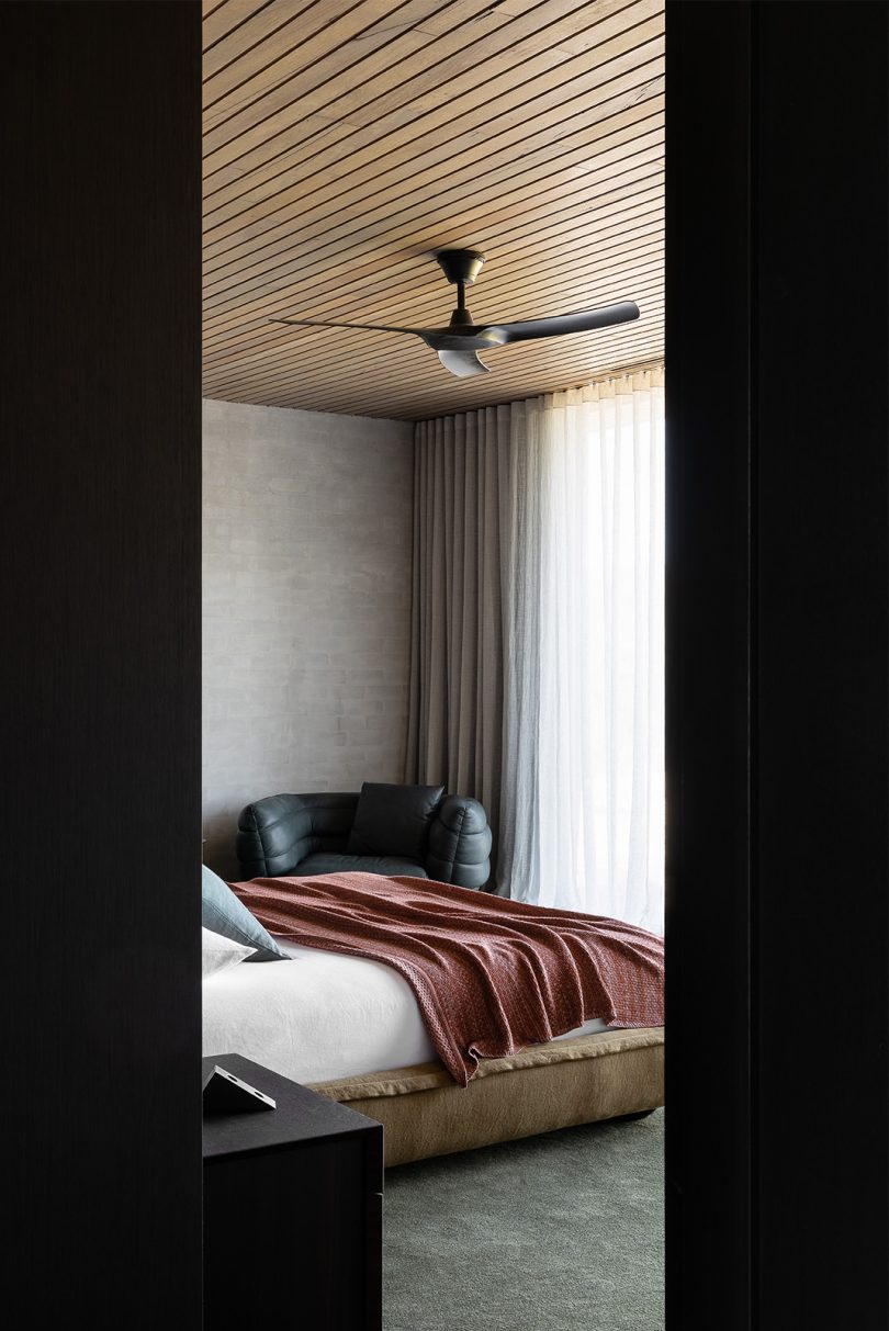 由GOLDEN设计的极简现代住宅Montfort House