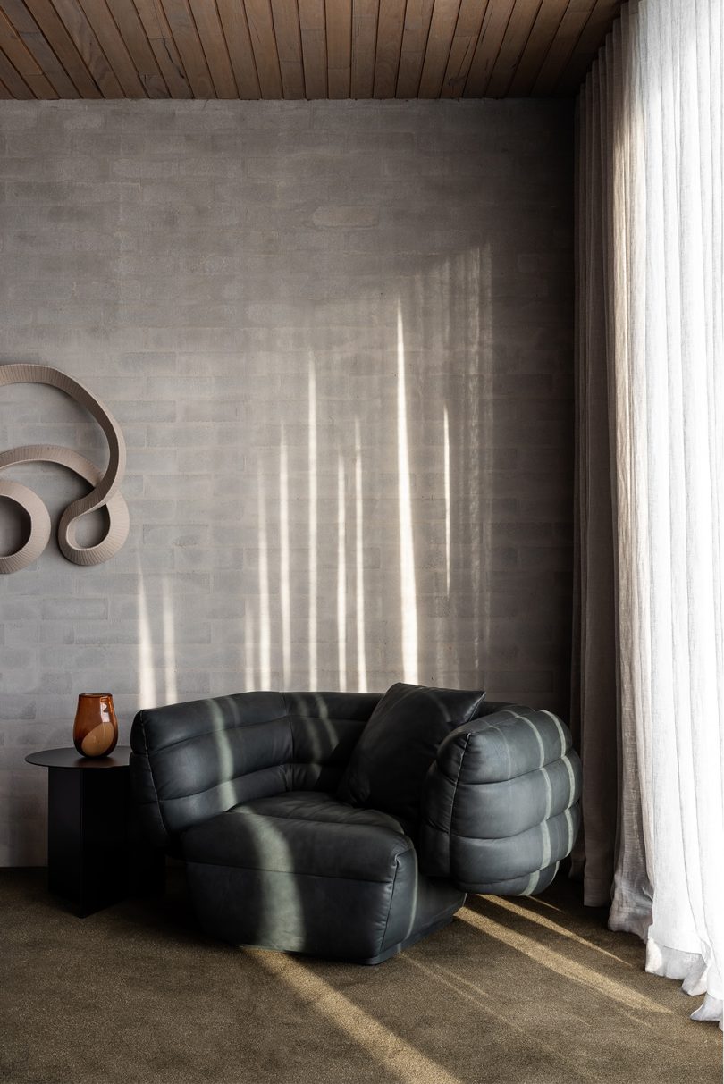 由GOLDEN设计的极简现代住宅Montfort House