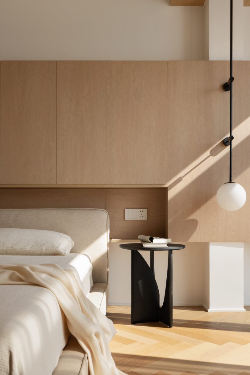 Jingyu Space Research Laboratory设计的极简住宅Triplex Villa