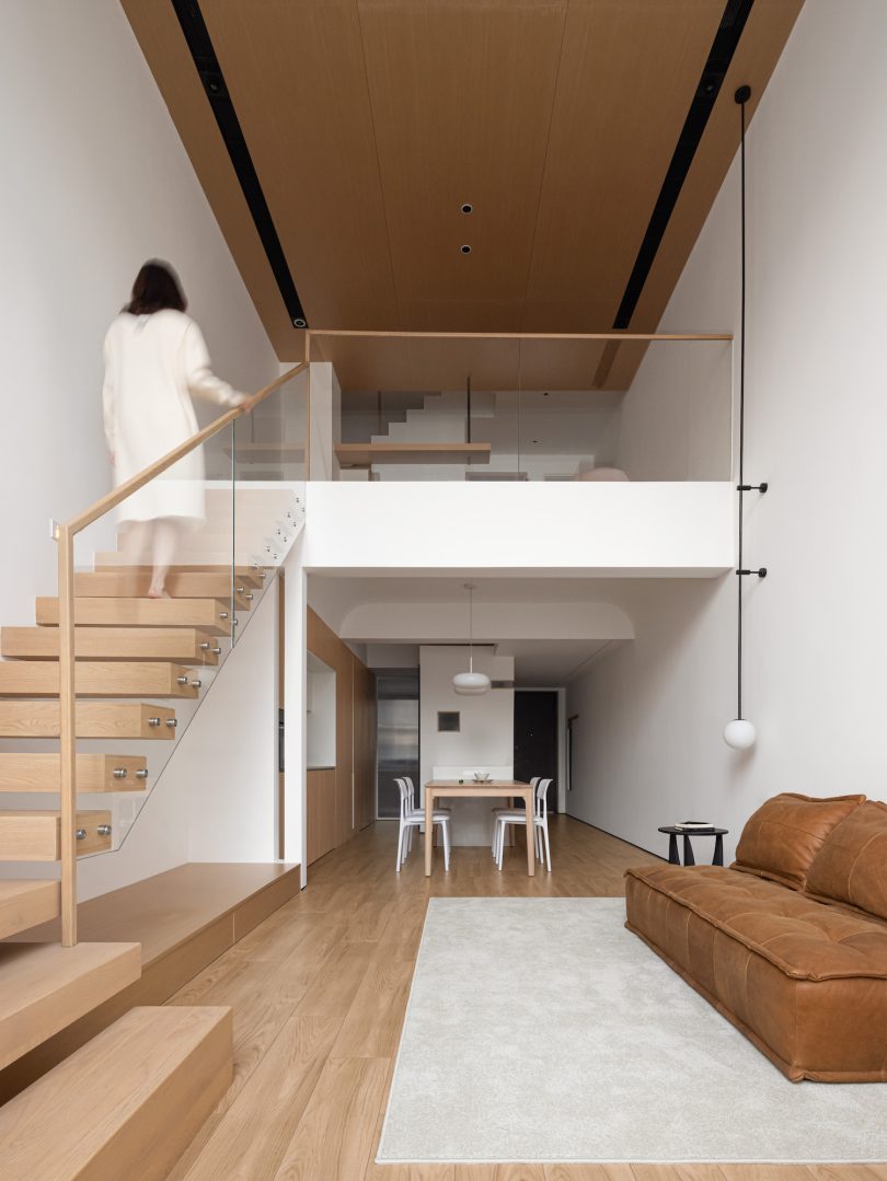 Jingyu Space Research Laboratory设计的极简住宅Triplex Villa