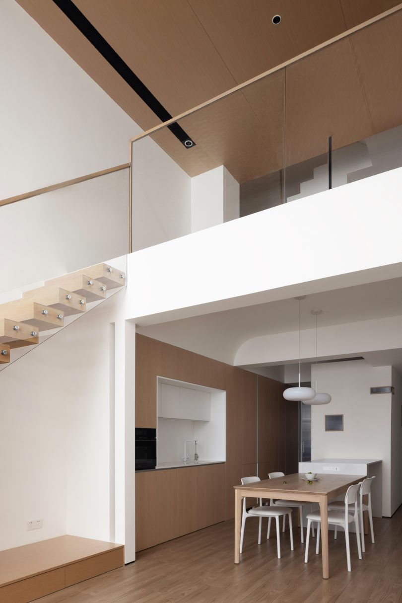 Jingyu Space Research Laboratory设计的极简住宅Triplex Villa