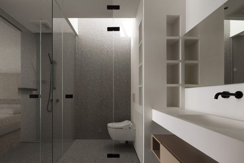 Jingyu Space Research Laboratory设计的极简住宅Triplex Villa