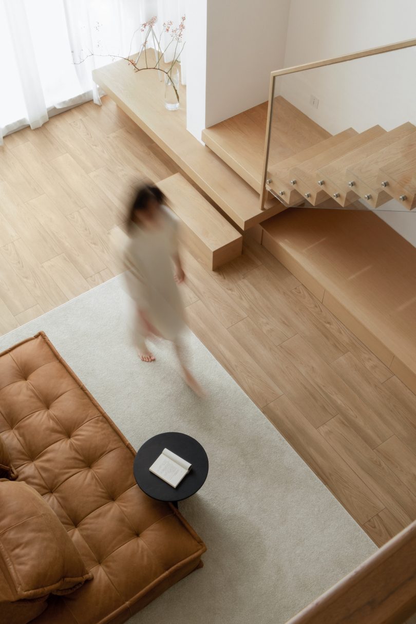 Jingyu Space Research Laboratory设计的极简住宅Triplex Villa