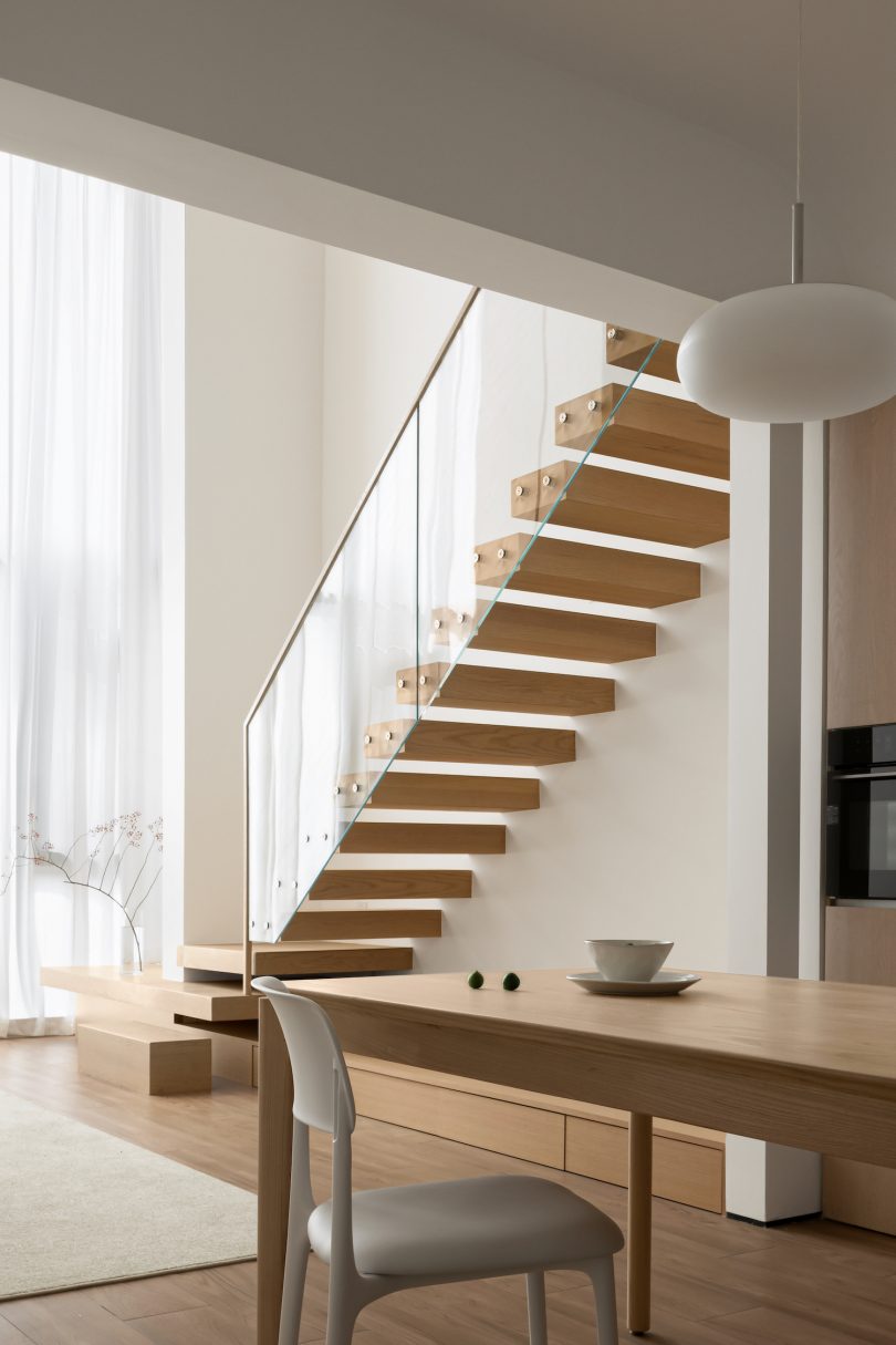 Jingyu Space Research Laboratory设计的极简住宅Triplex Villa