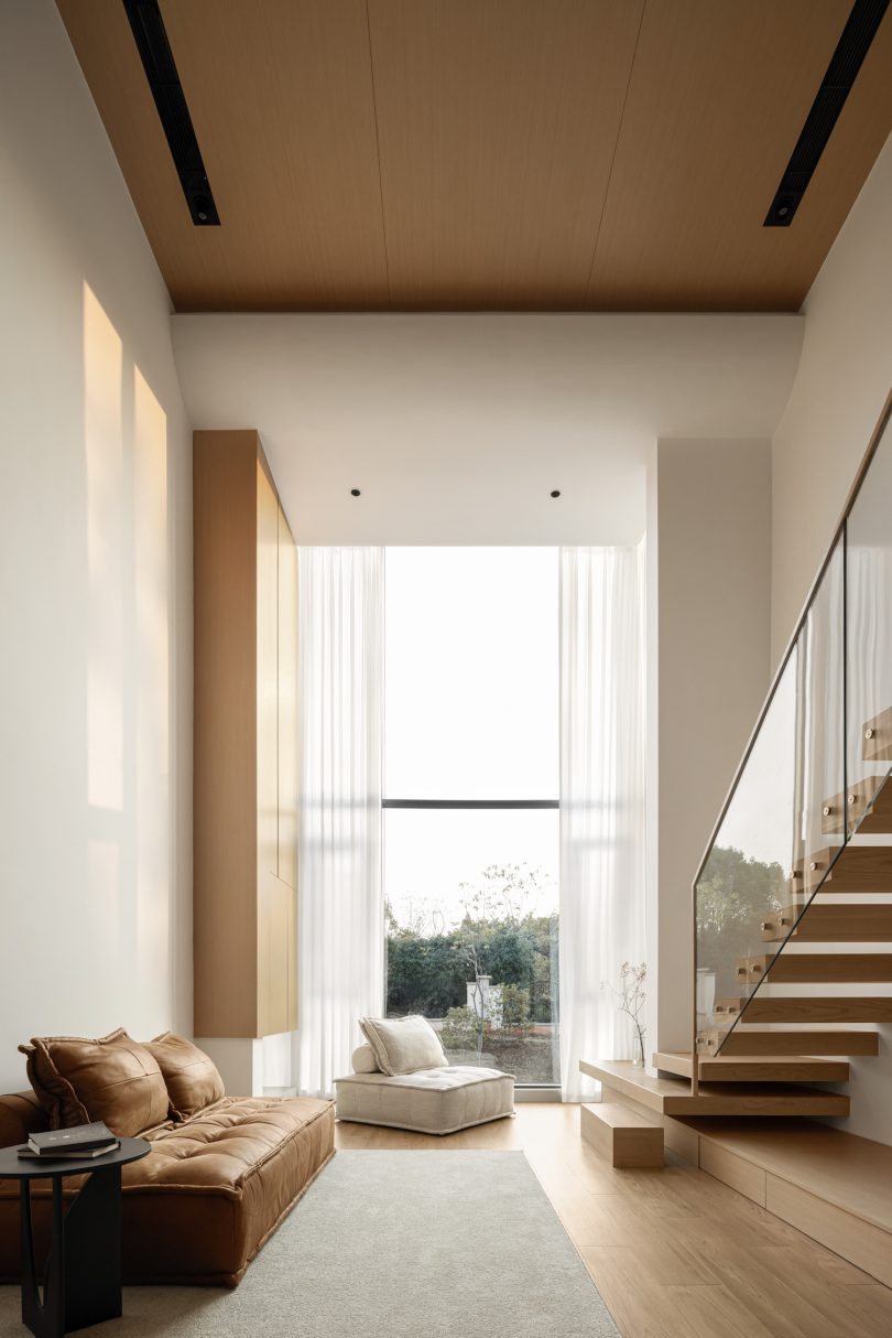 Jingyu Space Research Laboratory设计的极简住宅Triplex Villa