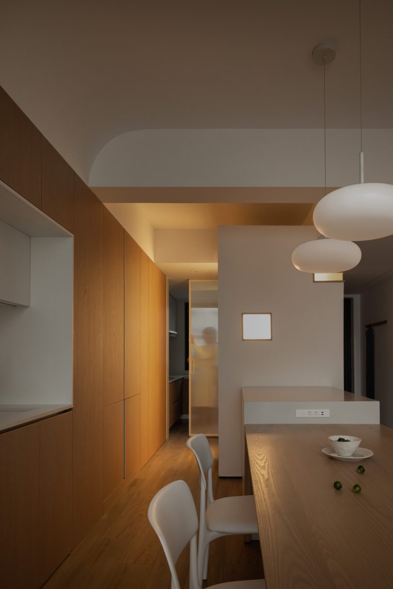 Jingyu Space Research Laboratory设计的极简住宅Triplex Villa