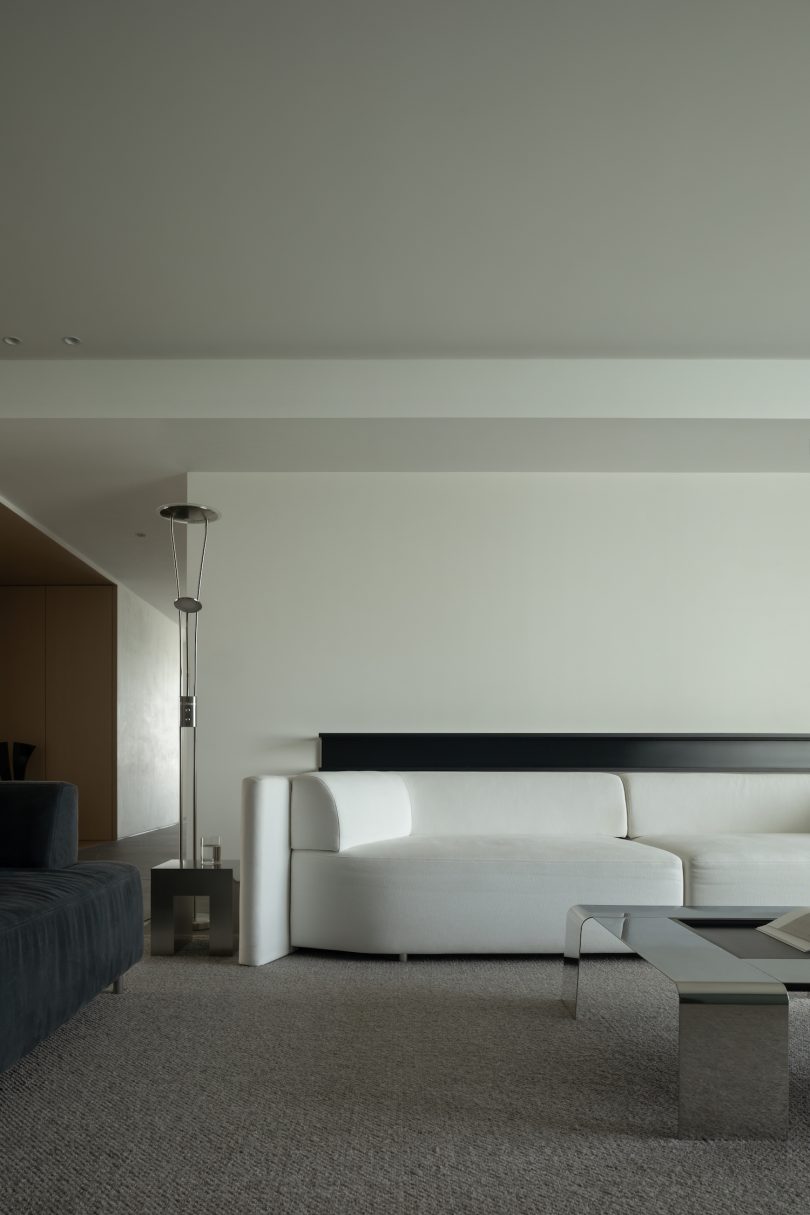 BETWEEN DESIGN设计的极简公寓Waterfront Apartment