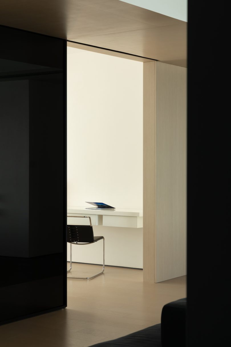 BETWEEN DESIGN设计的极简公寓Waterfront Apartment