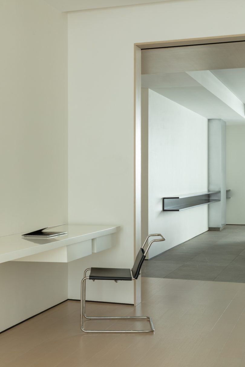 BETWEEN DESIGN设计的极简公寓Waterfront Apartment