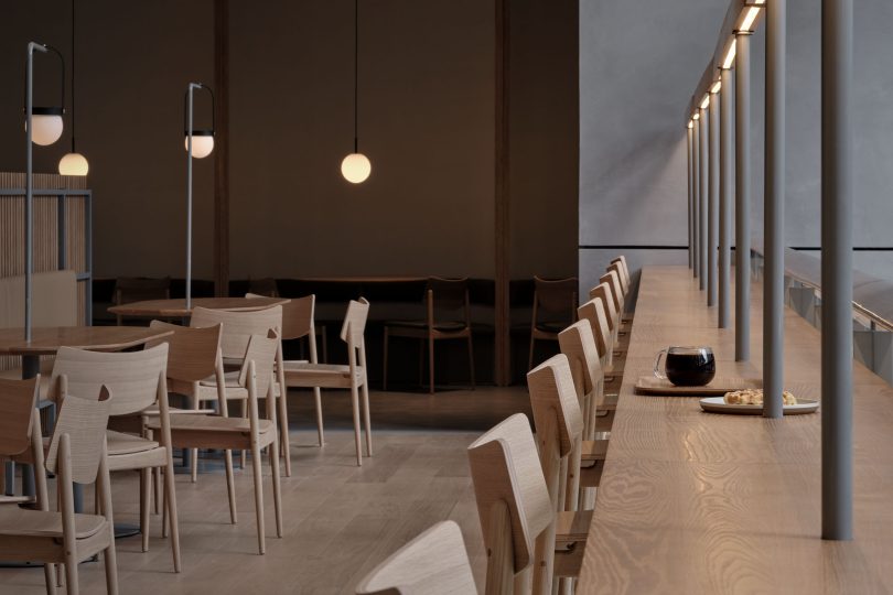 Keiji Ashizawa Architects设计的极简空间Blue Bottle Coffee Jakc Cafe