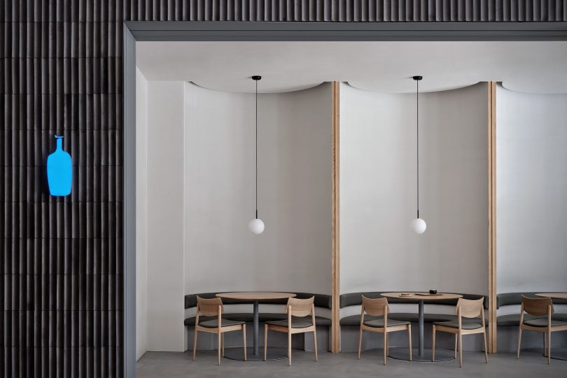 Keiji Ashizawa Architects设计的极简空间Blue Bottle Coffee Jakc Cafe