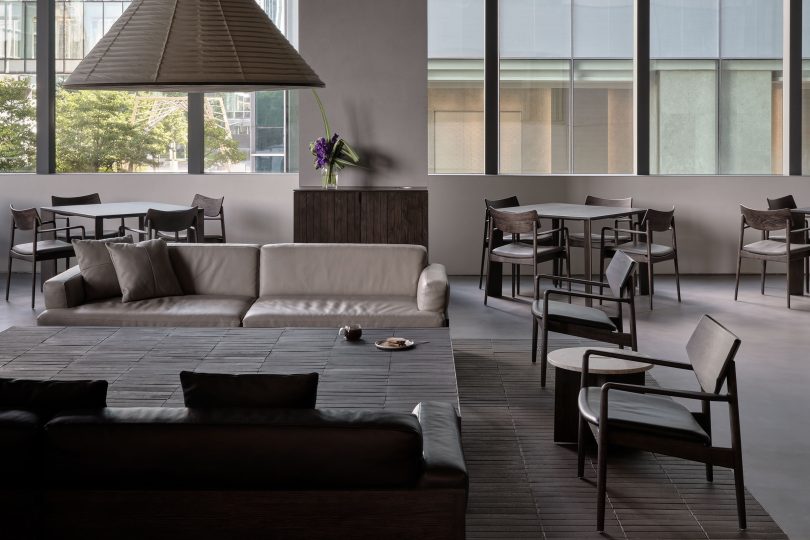 Keiji Ashizawa Architects设计的极简空间Blue Bottle Coffee Jakc Cafe