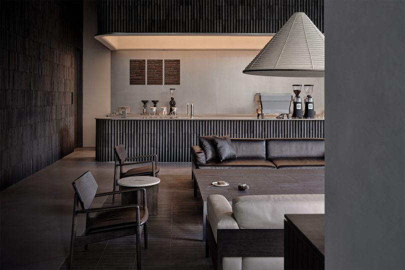 Keiji Ashizawa Architects设计的极简空间Blue Bottle Coffee Jakc Cafe