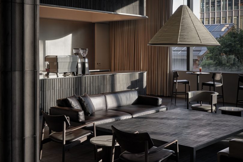 Keiji Ashizawa Architects设计的极简空间Blue Bottle Coffee Jakc Cafe