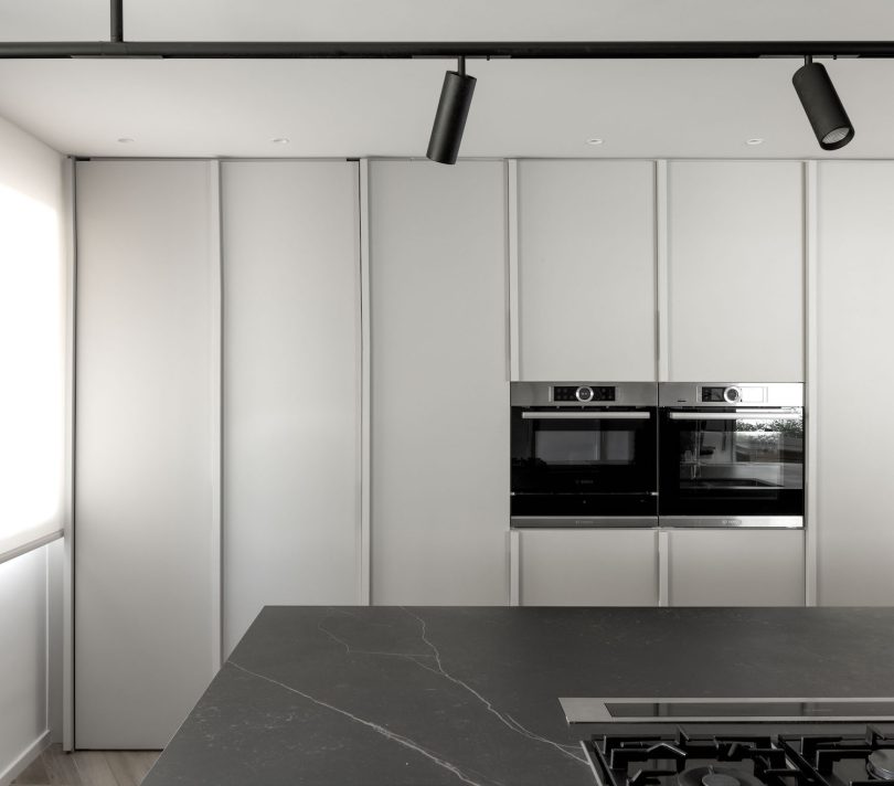 由Polo Estudio设计的极简住宅House on Reverie Road