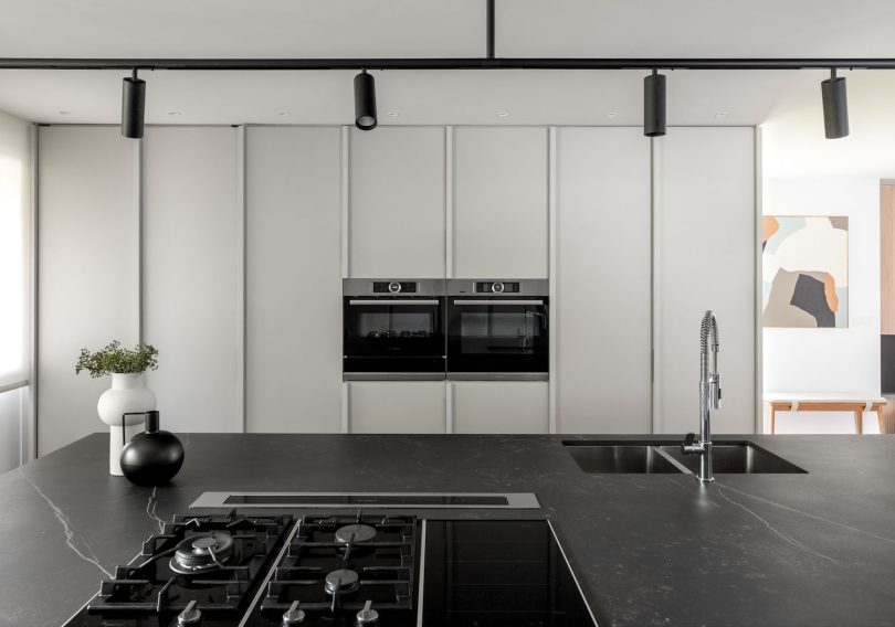 由Polo Estudio设计的极简住宅House on Reverie Road