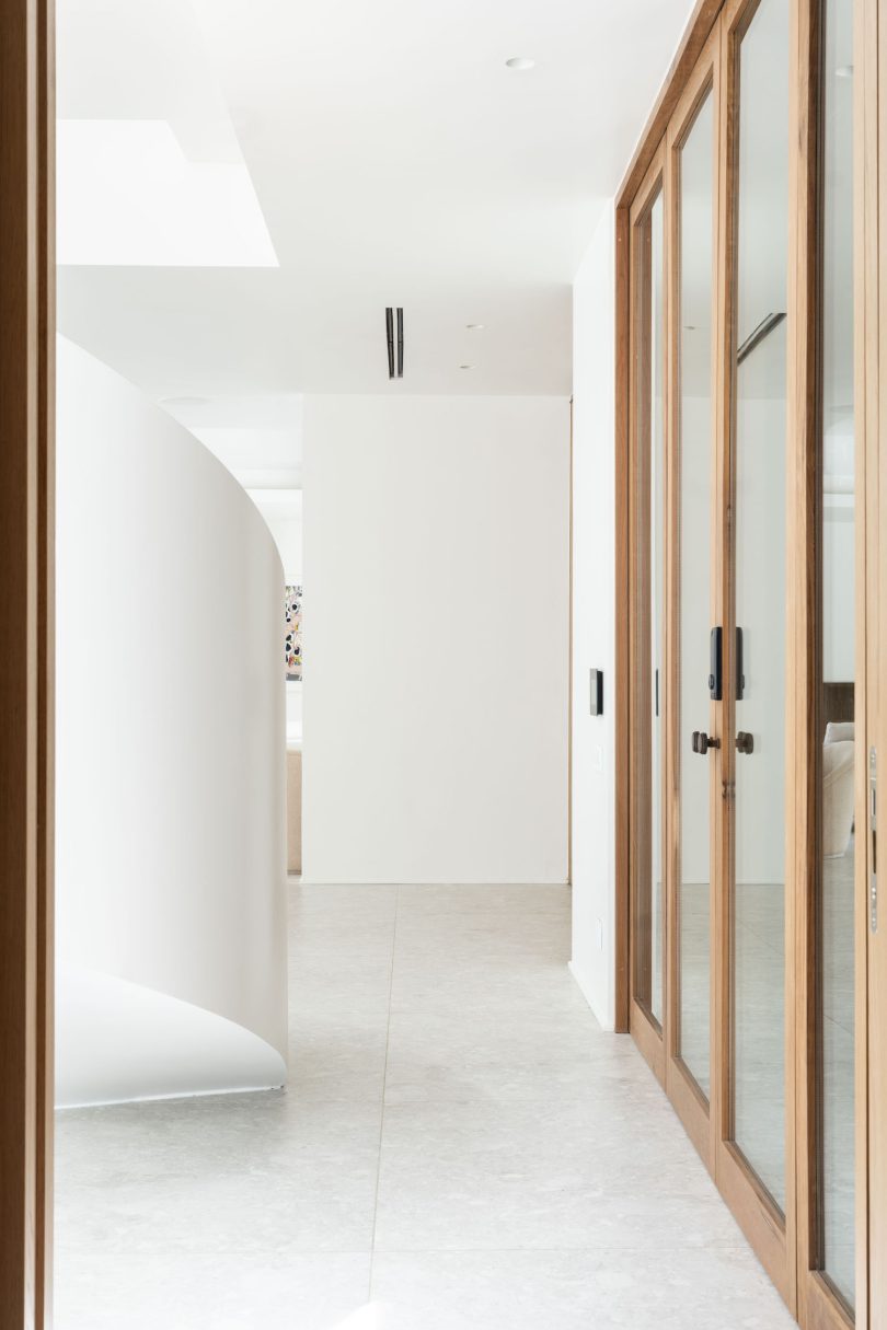 由Karina Kreth Architects设计的极简住宅MG House