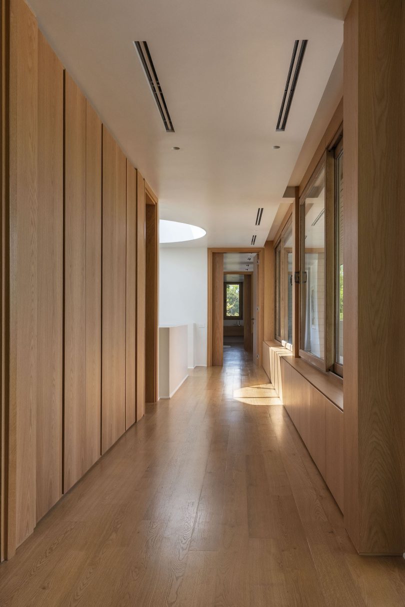 由Karina Kreth Architects设计的极简住宅MG House