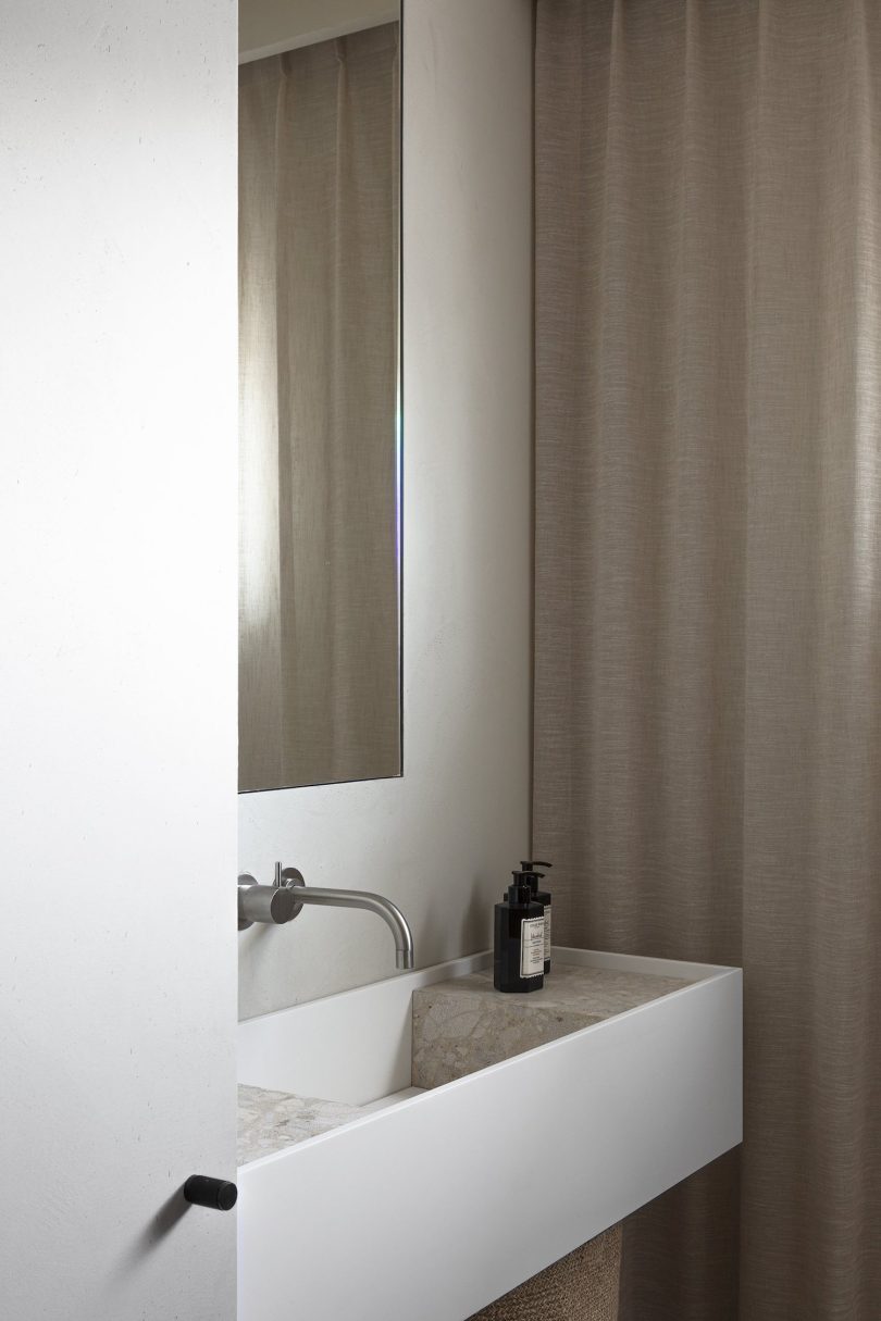 由TJIP设计的极简主义住宅Paardevissers