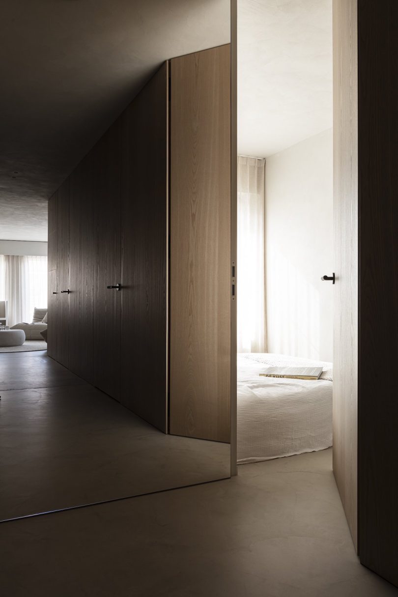 由TJIP设计的极简主义住宅Paardevissers