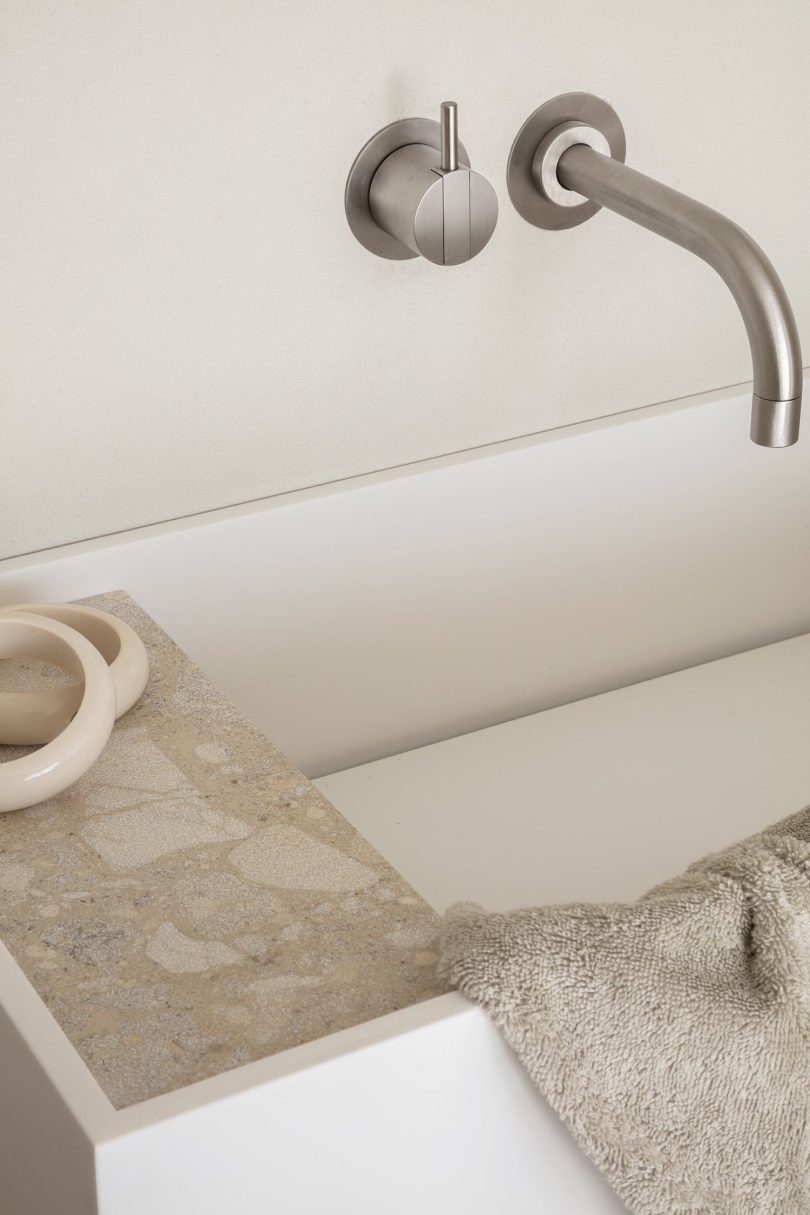 由TJIP设计的极简主义住宅Paardevissers