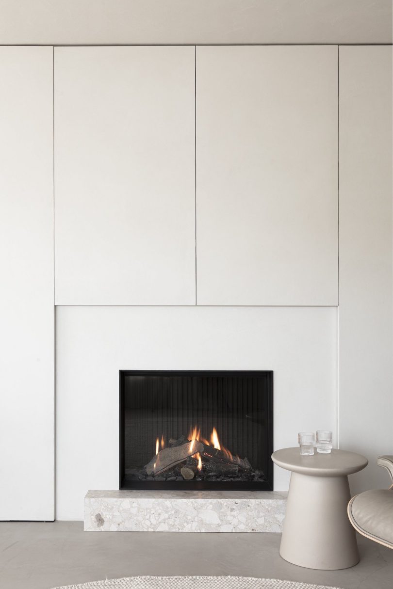 由TJIP设计的极简主义住宅Paardevissers