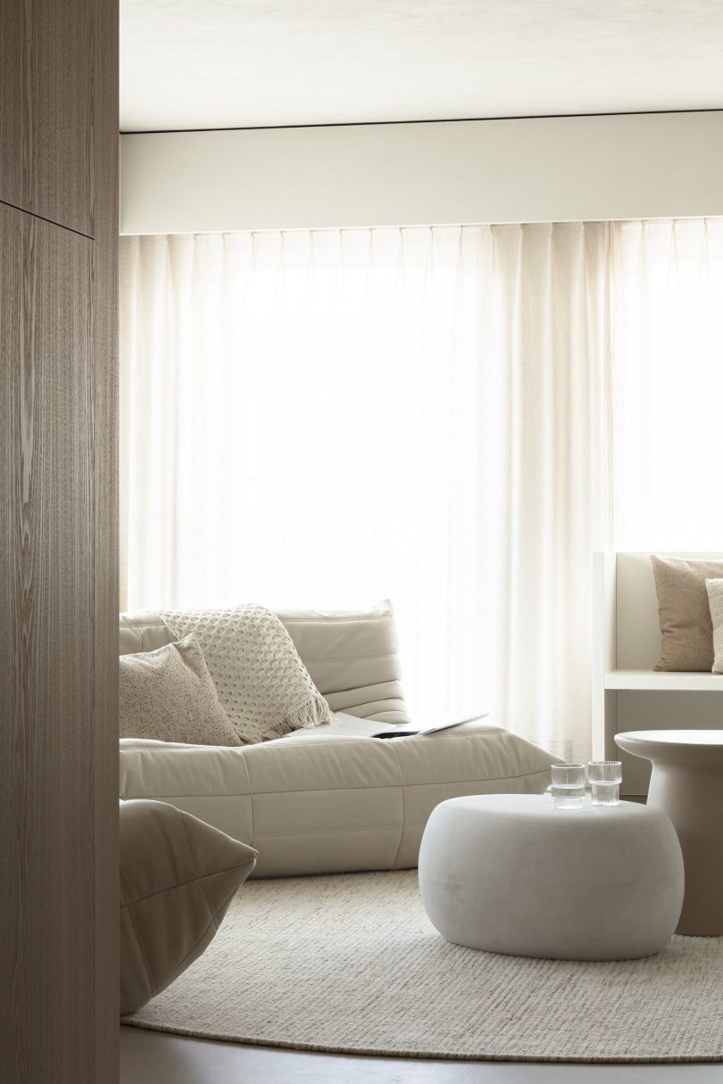 由TJIP设计的极简主义住宅Paardevissers