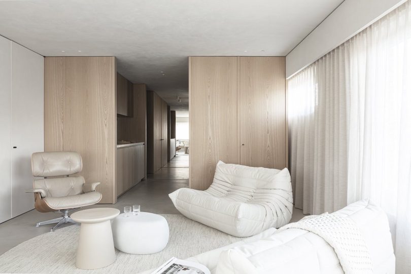 由TJIP设计的极简主义住宅Paardevissers