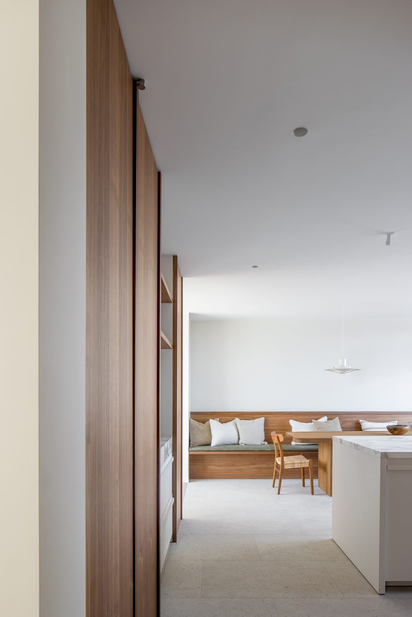 由Atelier 10.8设计的极简公寓Penthouse in Bruges