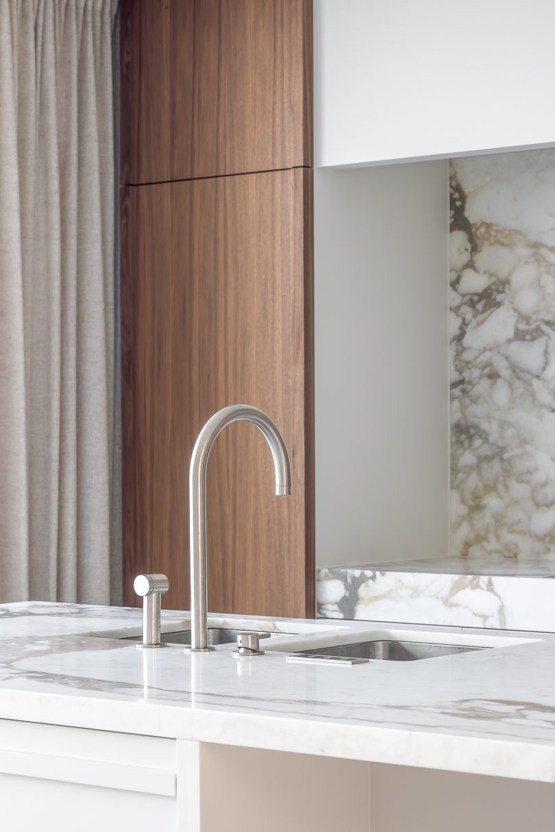 由Atelier 10.8设计的极简公寓Penthouse in Bruges