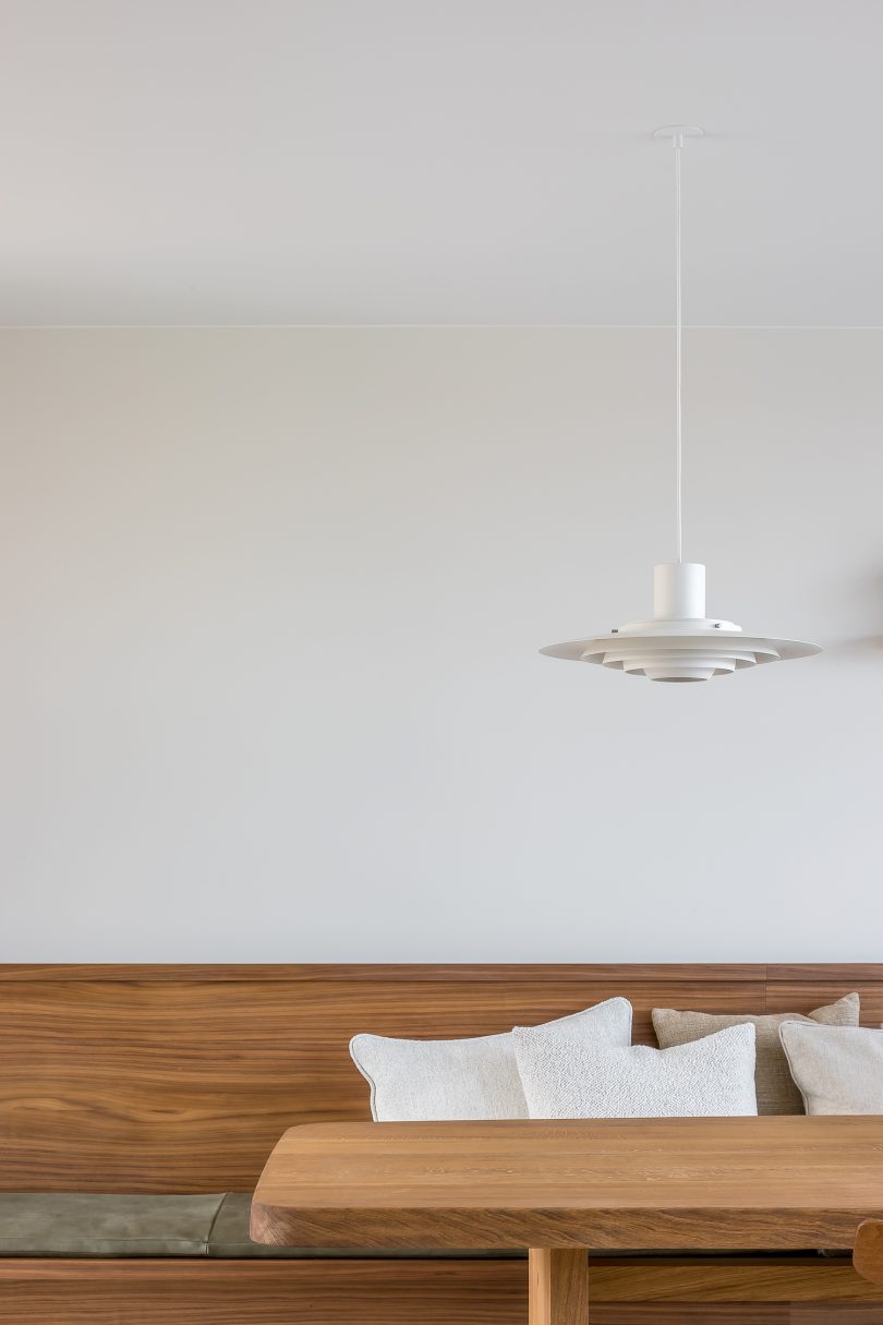 由Atelier 10.8设计的极简公寓Penthouse in Bruges