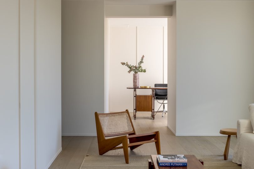 由Atelier 10.8设计的极简公寓Penthouse in Bruges