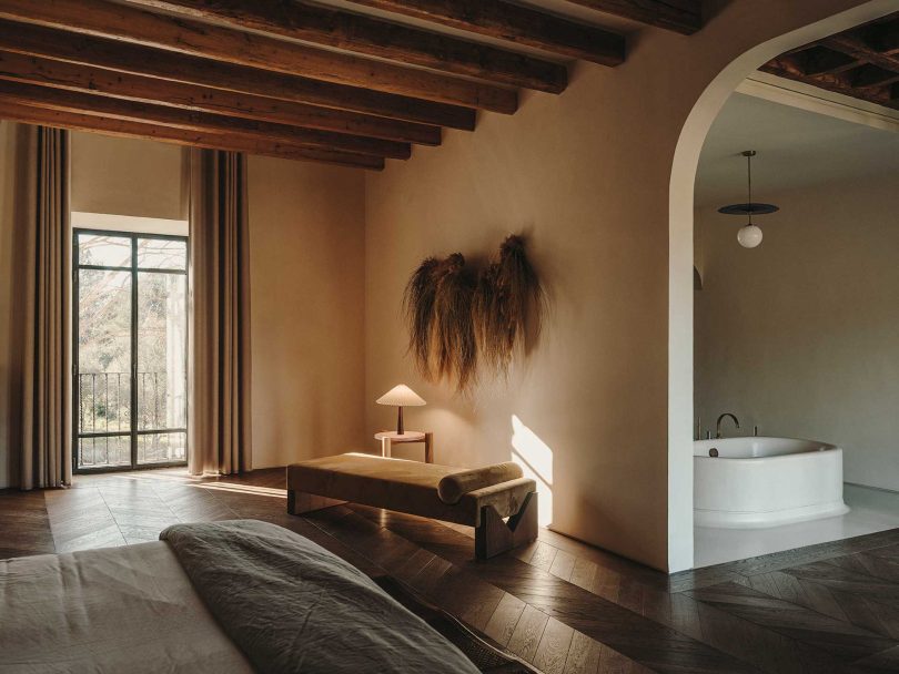 由BonVivant设计的极简主义住宅Son Serra