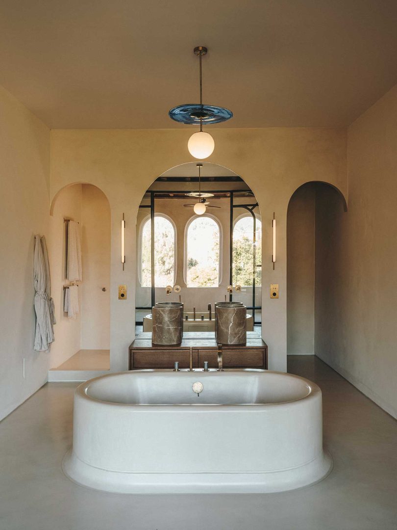 由BonVivant设计的极简主义住宅Son Serra