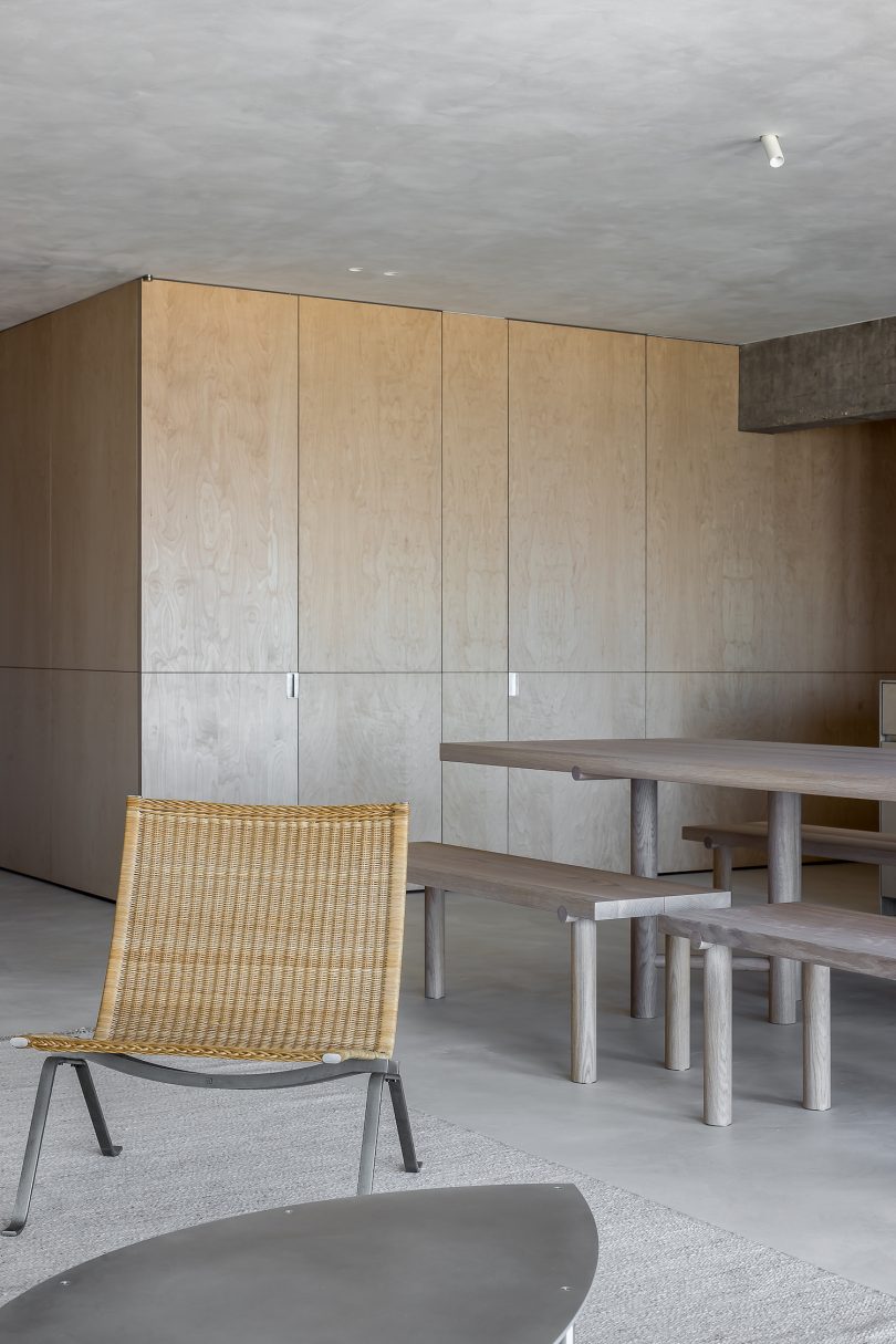 Nathalie Deboel设计的极简主义住宅Unraveled Soul