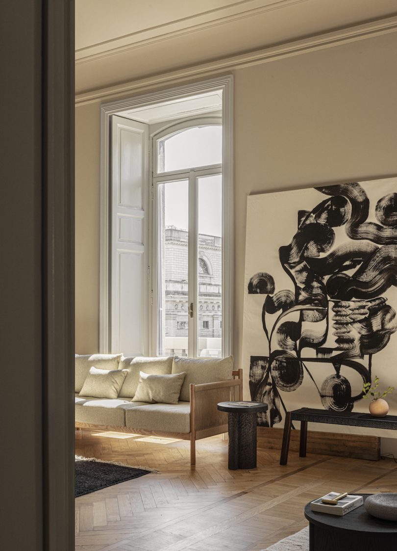 “静物 - 生活的艺术”展览:在极简主义设计中探索个人表达之美