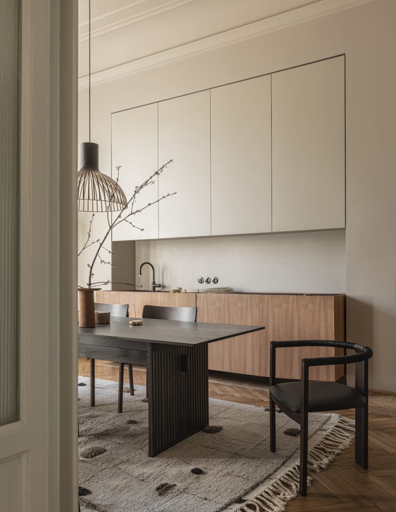 “静物 - 生活的艺术”展览:在极简主义设计中探索个人表达之美