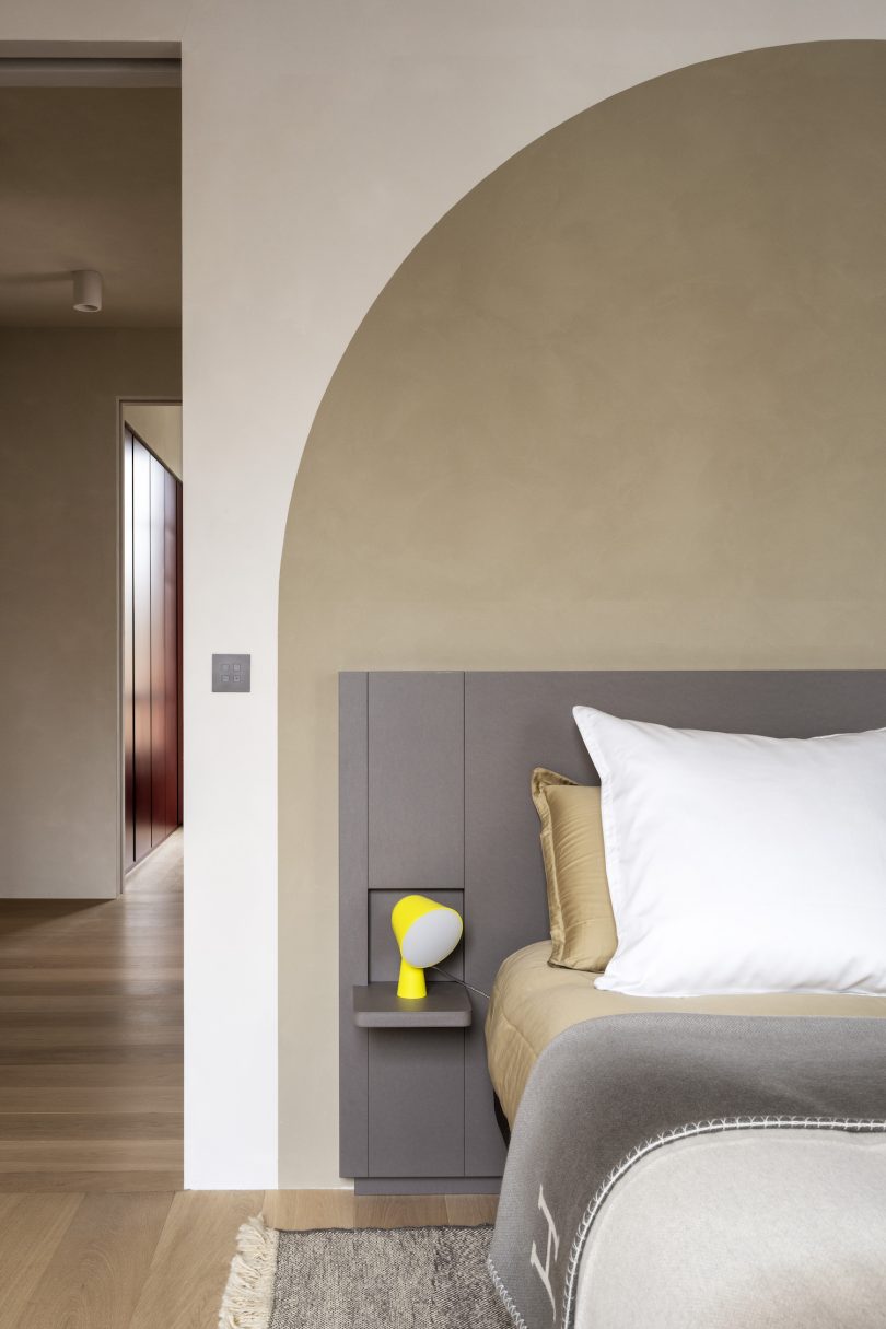 由razavi architecture设计的极简公寓Apartment XVIII